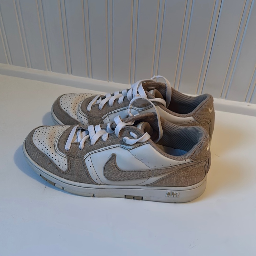 Vintage 2007 Nike Air Max | Tan and White